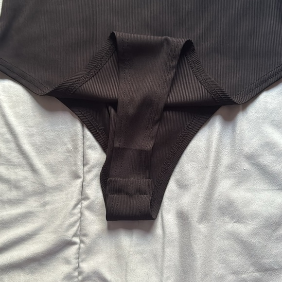 V neck body suit - Picture 3 of 8